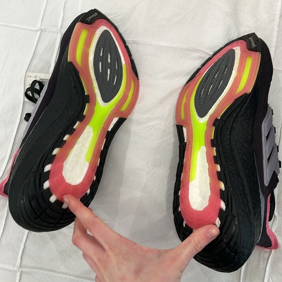 Adidas Ultraboost 21 Women’s 8 - Picture 7 of 9